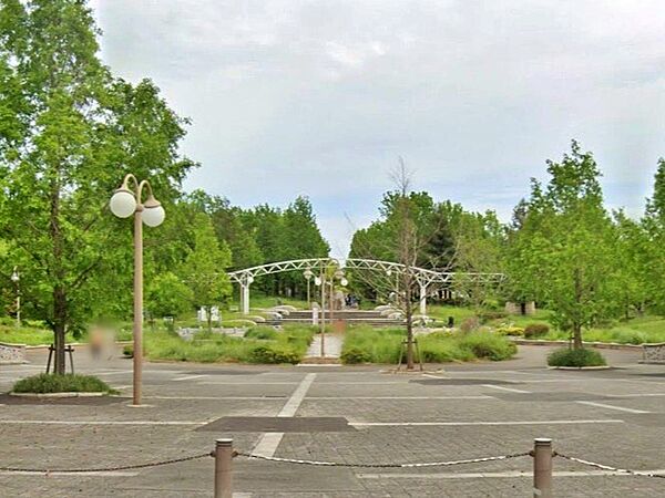周辺環境｜鶴見緑地公園（北西口）：徒歩9分（650ｍ）