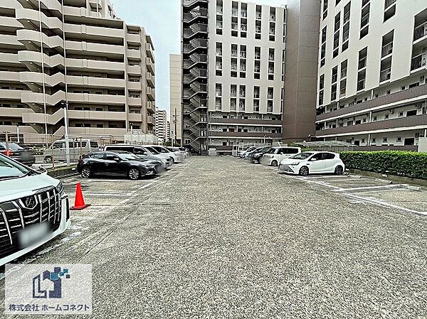 駐車場｜月額13,000～15,000円（※最新の空き状況はご確認ください）