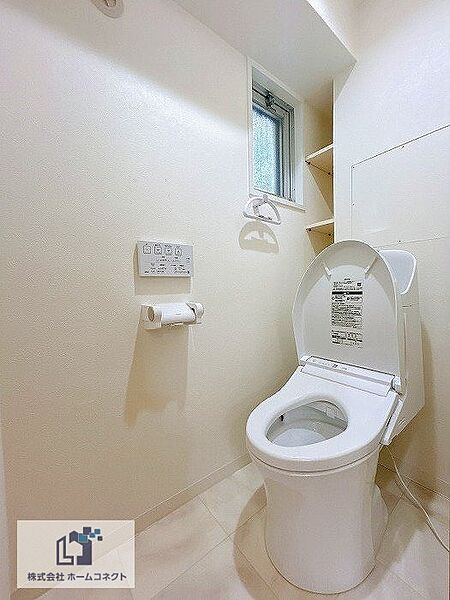 トイレ新調｜ウォシュレット機能付きのトイレになります。
