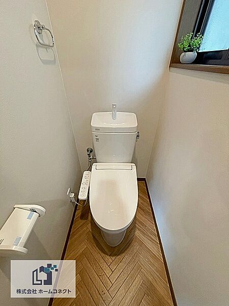 トイレ新調｜ウォシュレット機能付きのトイレになります。