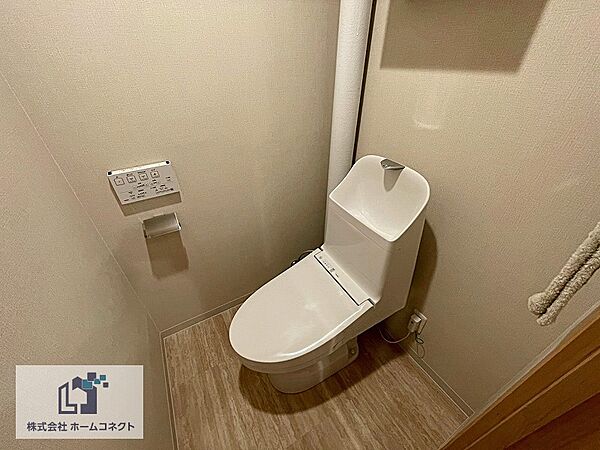 トイレ新調｜ウォシュレット機能付きのトイレになります。