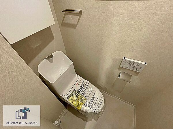トイレ新調｜ウォシュレット機能付きのトイレになります。