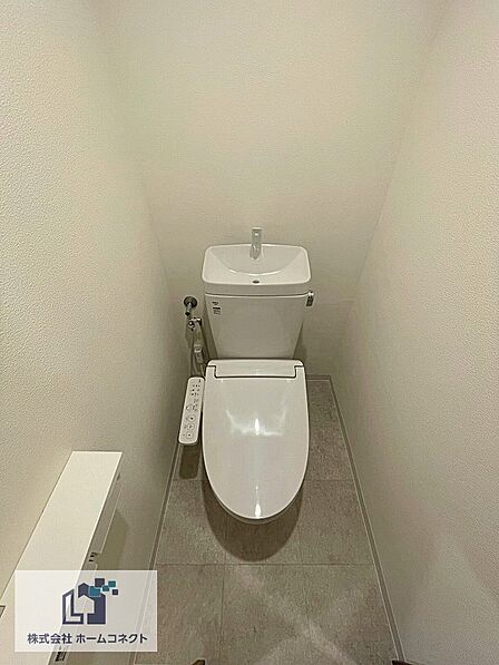 トイレ新調|ウォシュレット機能付きのトイレになります。