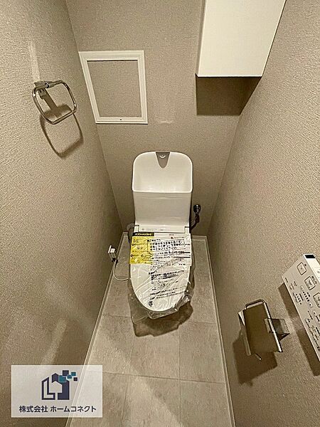 トイレ新調｜ウォシュレット機能付きのトイレになります。