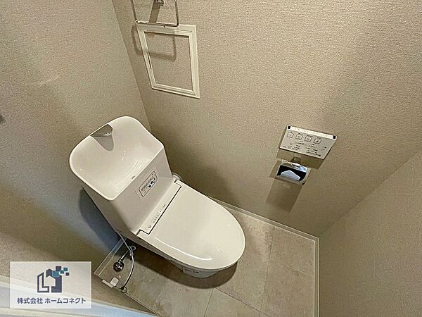 トイレ新調｜ウォシュレット機能付きのトイレになります。