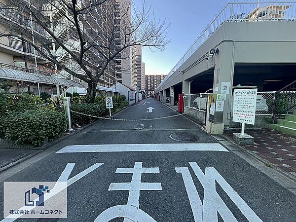 駐車場｜防犯性の高いチェーンゲート付き