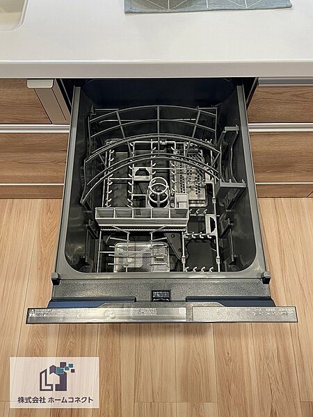 キッチン設備｜日々の家事の負担を軽減させる食器洗い乾燥機を搭載。