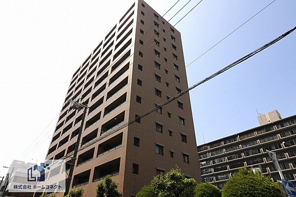 外観｜オートロック・宅配ロッカー完備