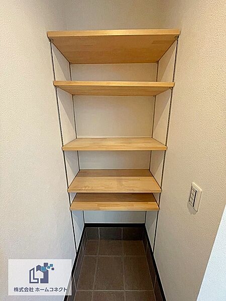 シューズクローゼット｜可動棚付き