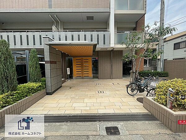 エントランス｜宅配ボックス・オートロック完備