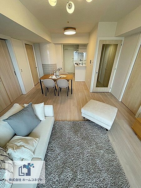 LDK｜眺望の良い上層階（28階部分）のお部屋で、ゆったりくつろげます。