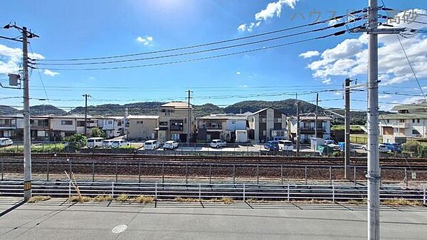 周りに高い建物がございませんので陽当たり良好でございます(2024年10月12日撮影)