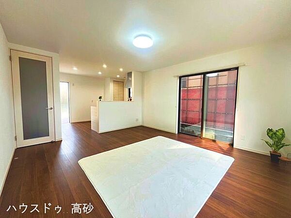 リビングは家族の笑顔が広がる、住まいの中心です♪（撮影日：2026.6.9）