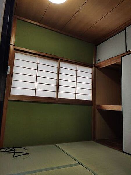 客間や子どもの遊び場としても使える、便利な和室です