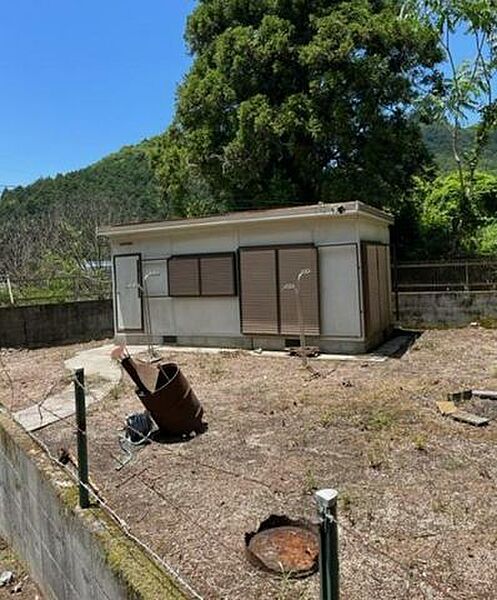 大型収納としてはもちろん、リモートワークや趣味に没頭できる書斎としても使える多機能な倉庫です♪
