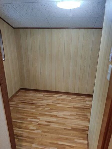 収納にも書斎にも。暮らしに合わせてマルチに活躍する納戸です♪