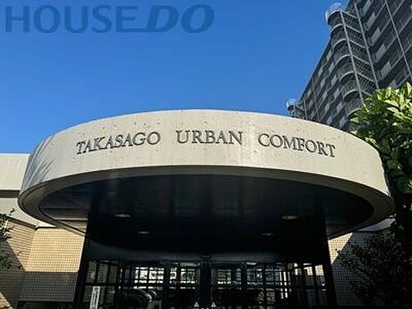 住む人を温かく迎える、品格あふれるエントランスです