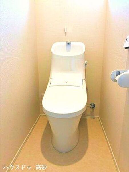 1階と2階のそれぞれにトイレを完備。就寝中や体調が悪い夜も、階段を使わず安心です。