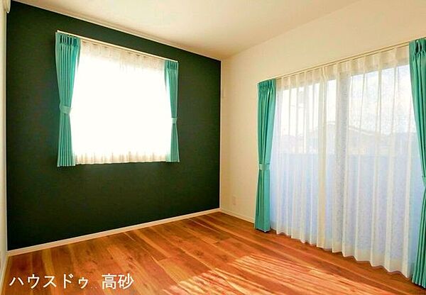 明るく使いやすい洋室で、お子さまの成長を見守れます