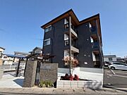八木西口駅より徒歩1分 築1年2ヶ月 3階建の賃貸物件