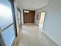 グローバル高田 201 2階1DKのリビング/ダイニング