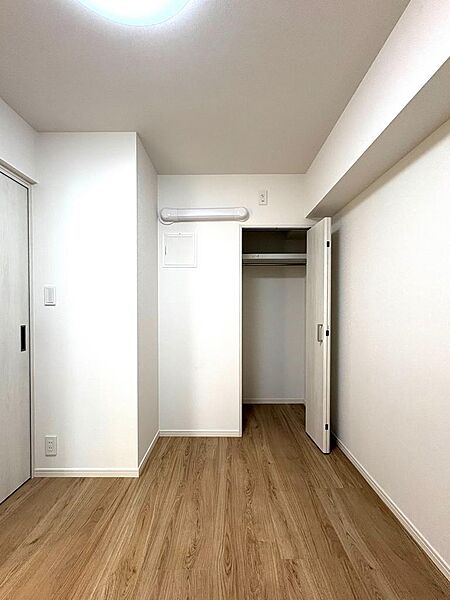 テレワークや趣味部屋、収納など多彩に使える便利な約3.4帖の空間です。
