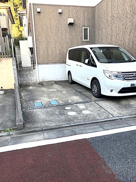 広々とした駐車スペース