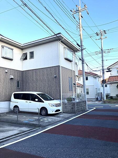 区画整理された美しい街です。面した公道はは広々6ｍの角地です。