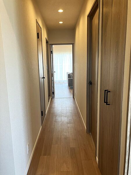 玄関から見た室内廊下