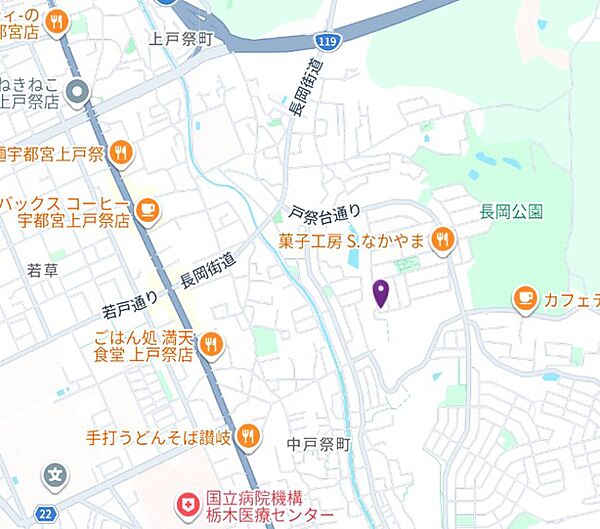 緑に囲まれた住宅地の中の角地です　