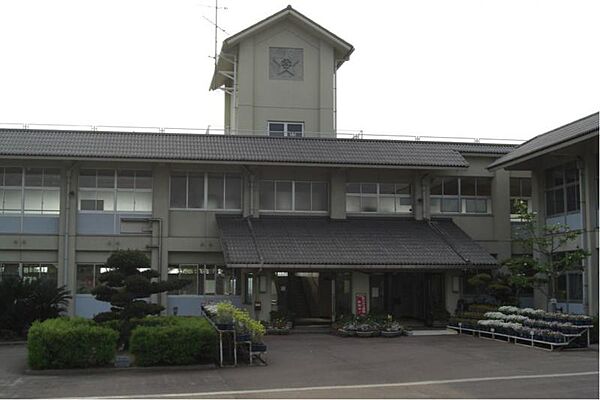画像15:小野市立大部小学校（913m）