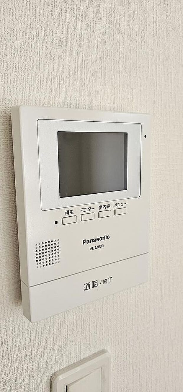 安心の録画機能、TVモニター付インターホンです。（施工例）