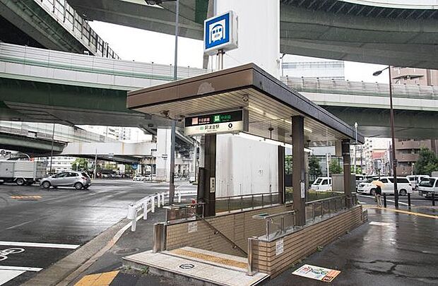 阿波座駅OsakaMetro中央線／千日前線。 620m