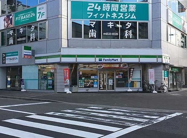 ファミリーマート南堀江3丁目店 150m