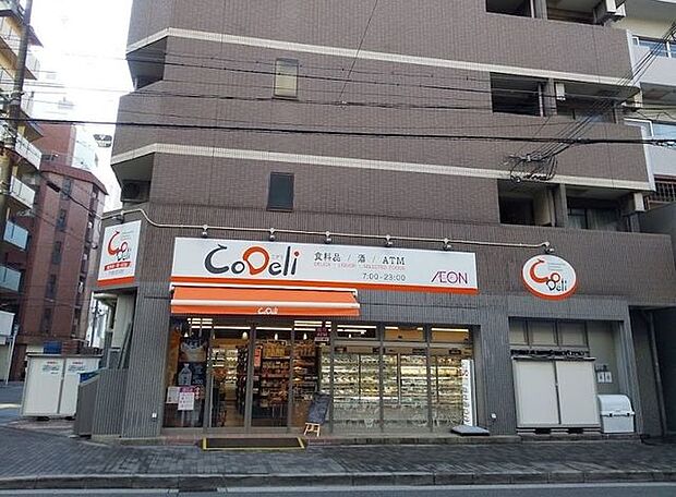 CoDeli 南堀江2丁目店営業時間が7：00〜23：00なので通勤前後にも利用できるスーパー。 270m