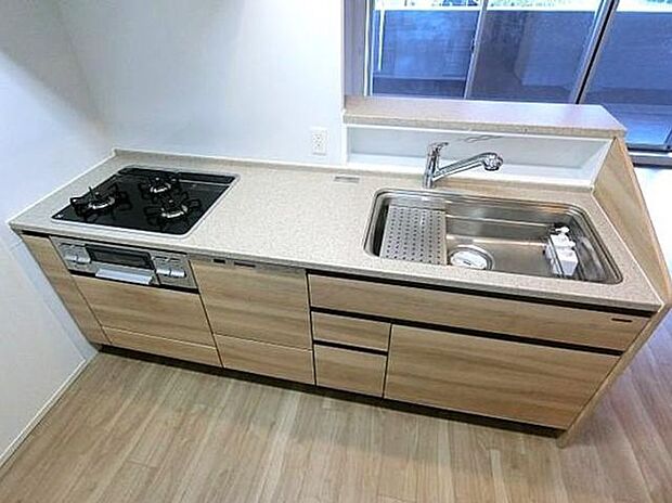 ※居住中のため参考写真です。4月以降内覧可能◎人気のカウンタータイプのシステムキッチンです！食器洗浄乾燥機付きで家事の負担を減らせます(^^♪