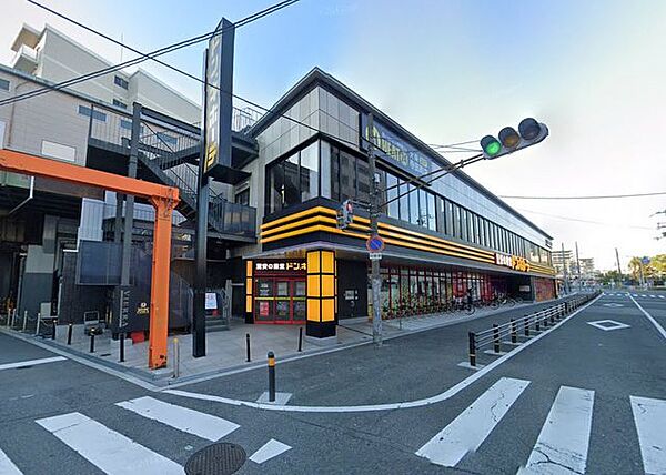 ドン・キホーテ 寺田町店 910m