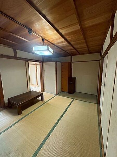 昔ながらの趣ある和室♪畳の造りが落ち着きますね！