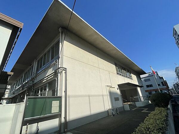 港税務署【営業時間】8時30分～17時【定休日】土曜日、日曜日、祝日 490m