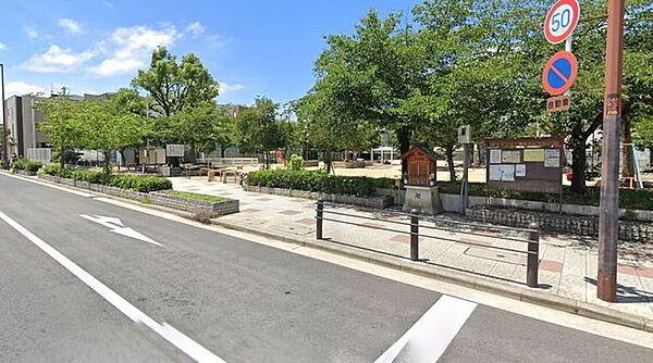 松通公園 190m