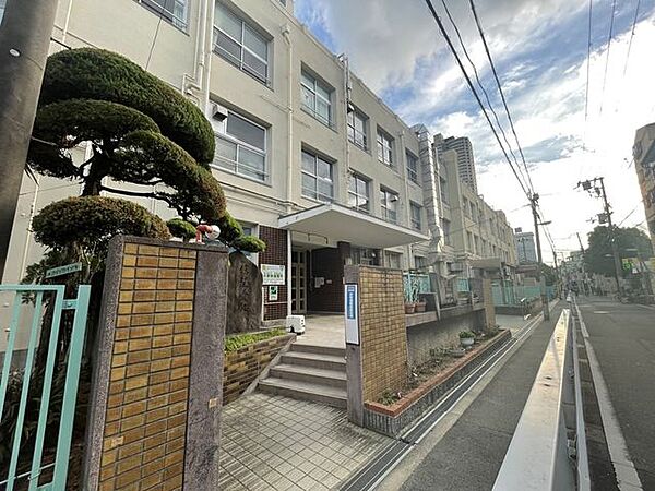 大阪市立南市岡小学校 230m