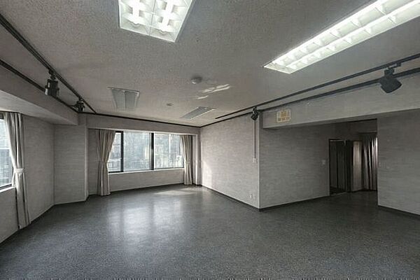現在は事務所としてお使いです♪※AIによる空室修正をしております。
