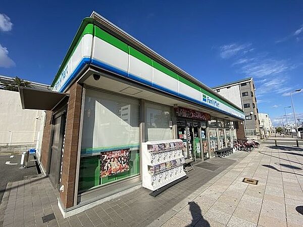 ファミリーマート 島屋一丁目店 730m