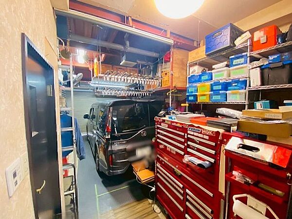 こだわりのガレージではお車のお手入れもできます♪お車はもちろん、バイクなど車両の保管も可能です◎