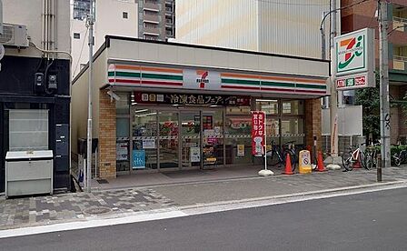 セブンイレブン大阪新町1丁目店 190m