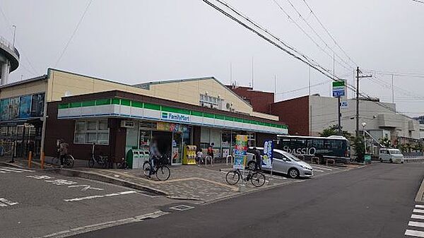 ファミリーマート 大開四丁目店 230m