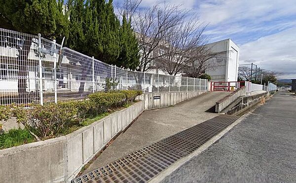 安堵町立安堵中学校 850m