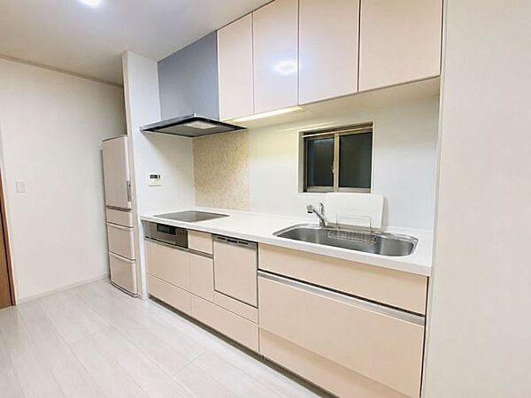 作業しやすい動線が魅力的☆毎日の料理が心地よく進むシンプルで使いやすいキッチンです。※AIによる空室修正をしております。