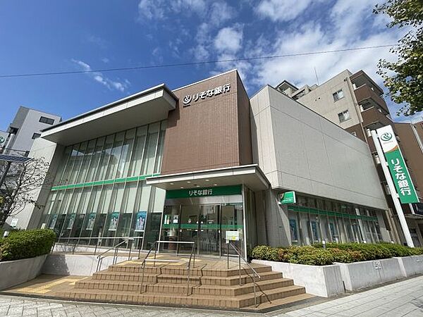 りそな銀行市岡支店【営業時間】平日9時～17時 80m