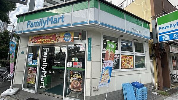 ファミリーマート市岡みなと通り店 230m